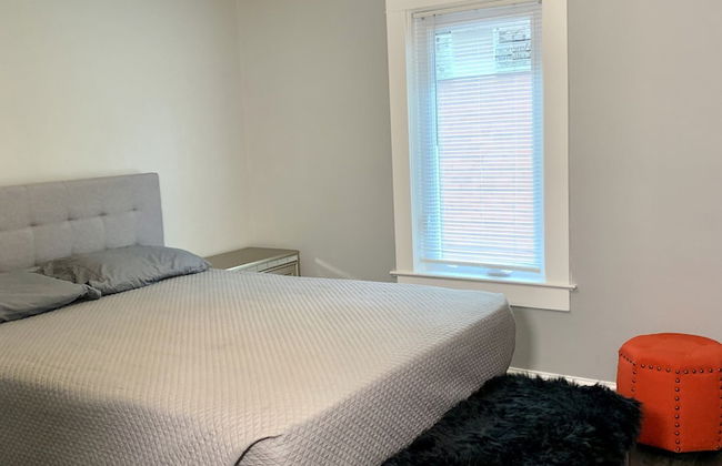 Texas Hold-em Duplex- 3BR Free Parking - Foto 4