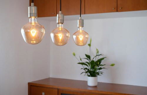 KING SIZE Bed with Air Conditioning near the BEACH & FREE Street Parking - Foto 19