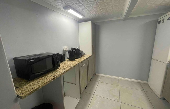 Lavish Camps Bay Pool Side Apartment - Photo 20