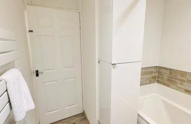 Swanky3Bed HomeModern Kitchen - Foto 17