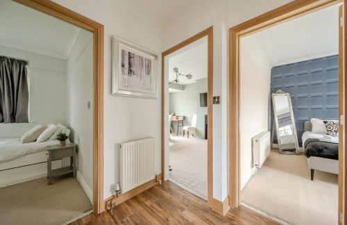 Surrey's Charming Modern Maisonette with Parking - Pass the Keys - Foto 20