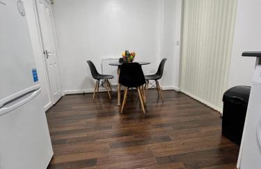 New Manchester City Getaway House with 2 FREE Parking - Foto 17