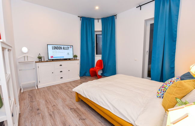 Parliament & River View Apartments - Photo 8