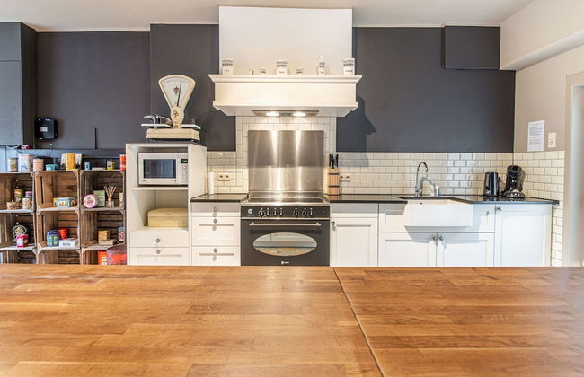 Beautiful Group House With Large Garden - Photo 18