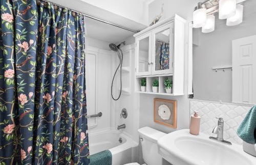 Lake Cottage with Hot Tub and Game Room - Foto 62