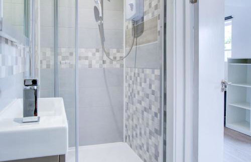 Comfy and Convenient Studio Suite Lewisham with Free street parking, WIFI and quick access to central London Sleep 3 - Photo 14