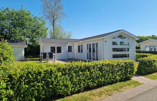 Chalet Near the Golf Course on a Holiday Park - Foto 36