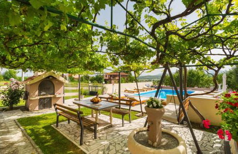 Amazing Apartment In Obrovac Sinjski - Foto 2