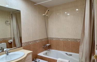 Ideal para familias con jardín privado, piscina y playa a 2 min - Photo 13