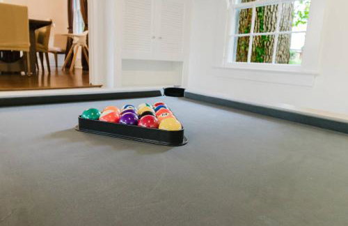 Exclusive Lux Home Near Town • Game Rm • Gym • 4BR - Photo 16