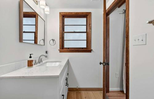 Cabin w River Access Fire Pit Grill WiFi & More - Foto 40