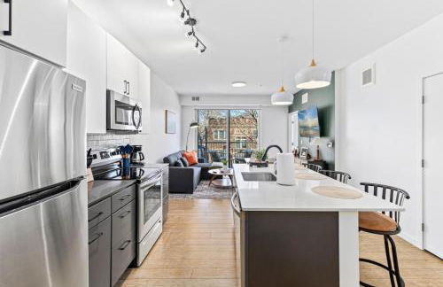 Cozy 2BR Retreat near Downtown - Foto 33