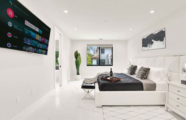 4BR w htd Pool Walk to Las Olas 5mins to Beach - Foto 16