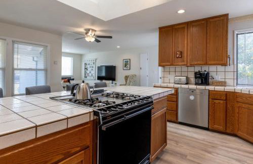 Quaint and Charming 4BR Tranquil Palo Alto Retreat - Photo 17