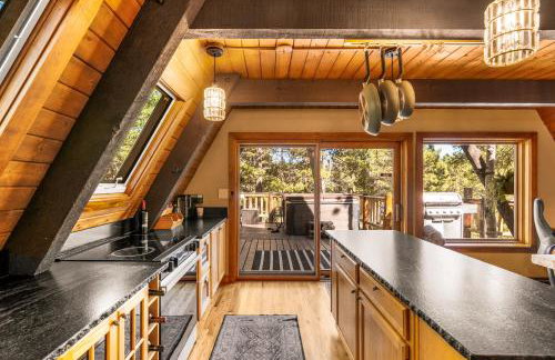Timber A-Frame, Large Deck, Hot Tub, Fireplace - Foto 49