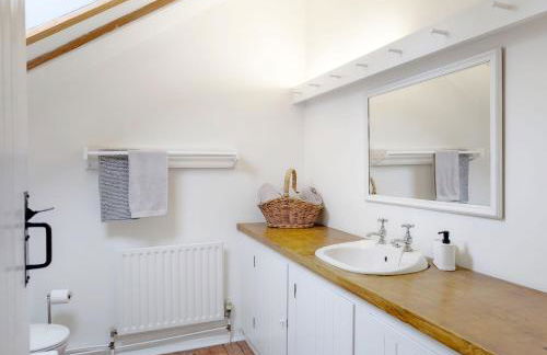 Shires Barn Farmhouse - Westbourne - Photo 47