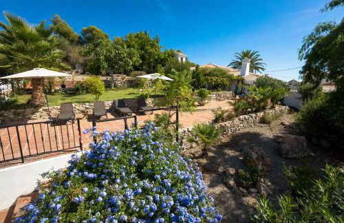 Private Heated Pool, Jacuzzi & 1225m2 garden in Villa Cipreses - Photo 31