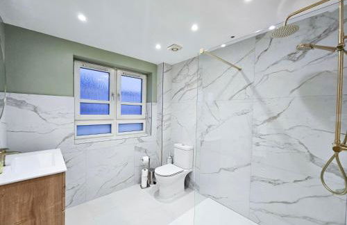 Edinburgh Central 2-bedroom Apartment with Free Parking and Stunning Views - Photo 22