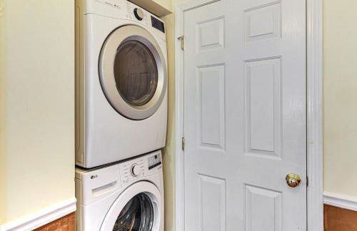 Walk to Waterfront Cozy Fall River Condo - Foto 20