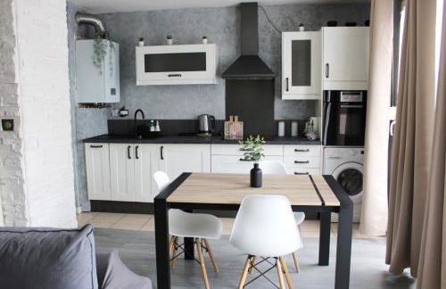 Cosy Appart - Proche Eurexpo - Balcon - Parking - Spacieux T2 - Foto 2