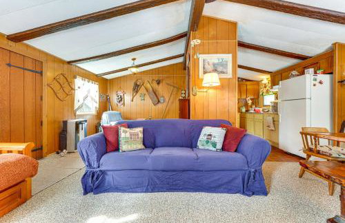 Hike, Ski and Unwind Cabin with Deck in Chester! - Foto 12