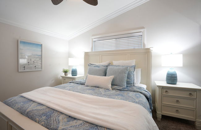 Sweet 4 bedroom, 3 bath plus Loft Bedroom, Pool Home - Photo 7