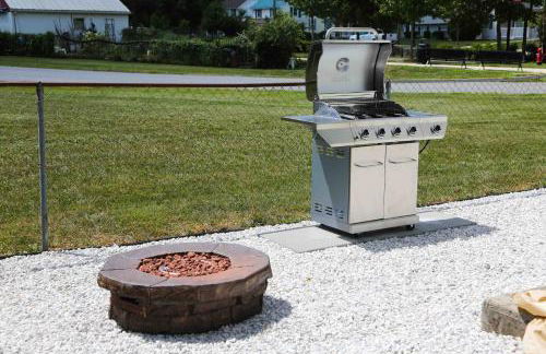 1939 Four Bed Rustic Escape by Casino - Foto 29