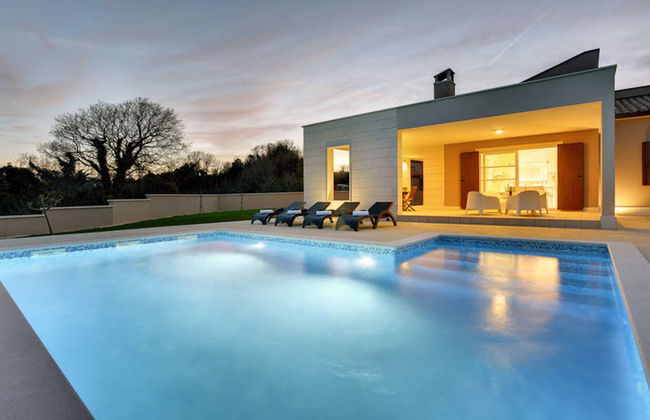 Modern Villa Histria With Pool and View - Photo 23
