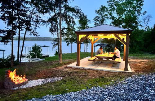 Exclusive Lakefront Retreat on Douglas Lake - Photo 8