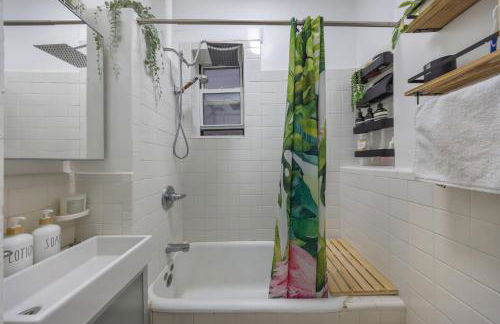 Downtown Manhattan Union Square 1BR - Steps from Subway & Dining - Foto 5