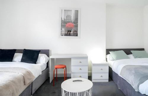 Stylish 3BR Derby Apartment - Sleeps 6, Central Location - Foto 21