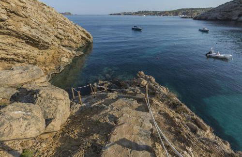 Amazing Ibiza Villa Can Icarus 6 Bedrooms Perched On A Cliff Overlooking The Beach Of Cala Moli San Jose - Foto 36