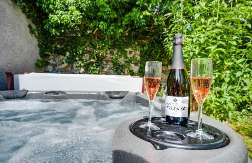 The Garden Cottage with Hot Tub - Foto 8