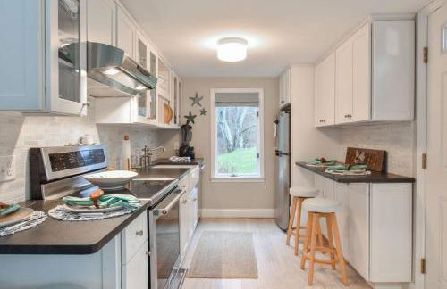 Less Than 1 Mile to Beach with Custom Fire Pit - Foto 9