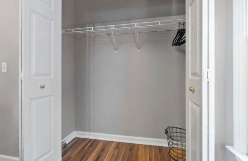 Pool Table WALK to Downtown Bars and Farmers Market - Foto 31