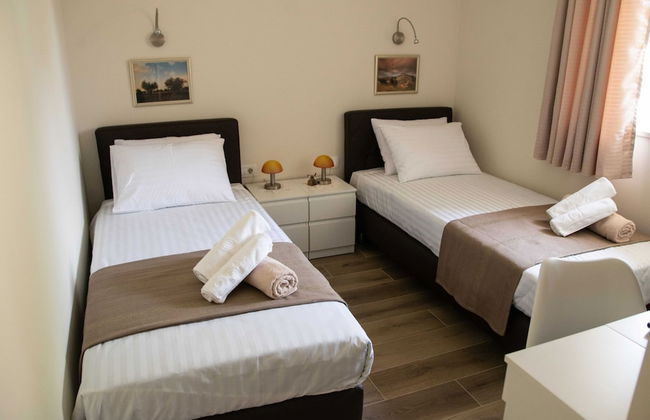 The Poolside Stone House in Bale - Foto 8