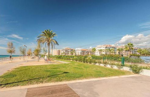 Nice Apartment In Pineda De Mar - Photo 8