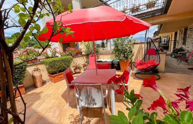 Central Spoleto Apartment With Large Sunny Terrace With Views - Photo 36