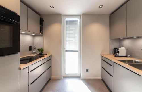 LAKESIDE LODGE - Photo 11