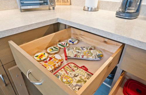 # Marbella Lane-Elegant 3BR Getaway with Superb Views - Foto 44