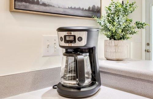 Game Room Fenced backyard Sleeps 10 Fire Pit - Photo 35