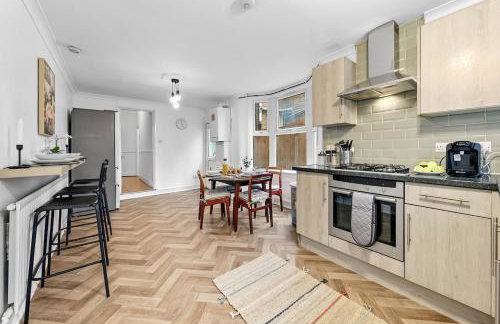 Citylink Spacious 5-Bedroom House,Wi-Fi,Easy Access to Excel and Central London - Foto 33