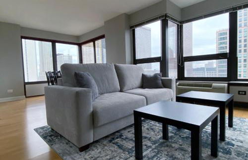 River North Magnificent Mile Condo, Lake and City Views, 43rd Floor Corner, Parking Included! - Foto 12