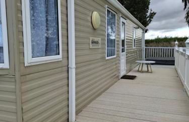 Caravan with hot tub at Tattershall lakes - Foto 28