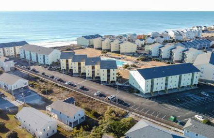 Carolina Waves - Oceanfront Relaxation and Poolside Fun in Surf City! - Foto 57