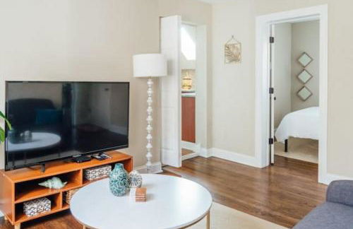 Spacious 2BR Apartment near Airport - Central Charming - Foto 6