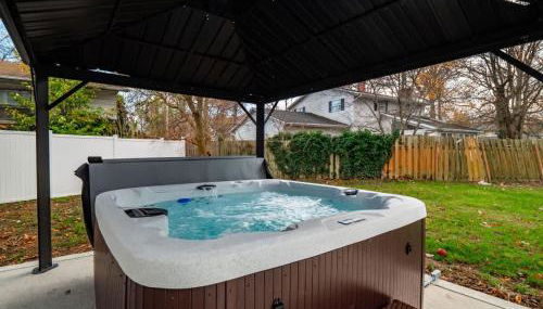 Vermilion Retreat with Game Room, Hot Tub and Across from Community Pool - Foto 3