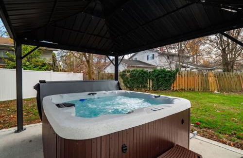 Vermilion Retreat with Game Room, Hot Tub and Across from Community Pool - Foto 3