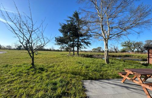 Four Bedroom House With Private Pool - Stunning countryside location with parking close to Chester City Centre - Photo 41