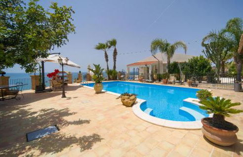 4 Bedroom Stunning Apartment In Ciotta - Foto 1